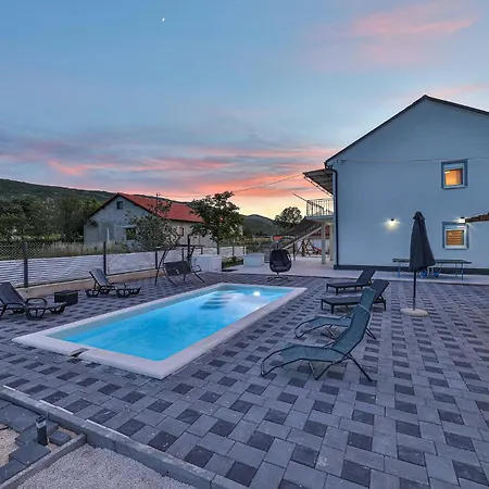 6 Bedroom Gorgeous In