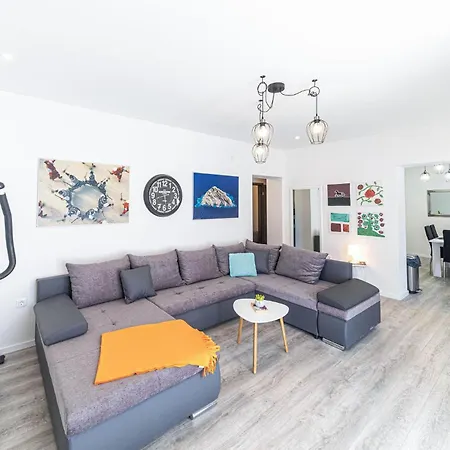 度假居 6 Bedroom Gorgeous In Drniš