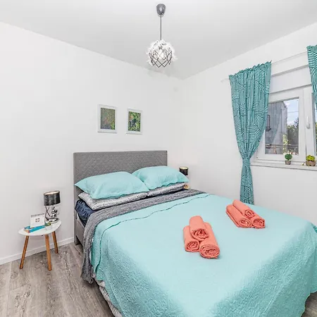 6 Bedroom Gorgeous In Drniš