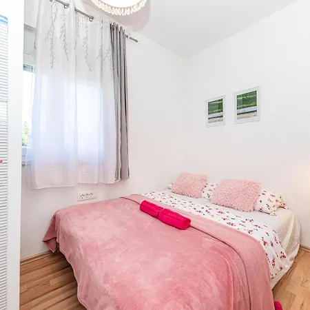 6 Bedroom Gorgeous In * Дрниш